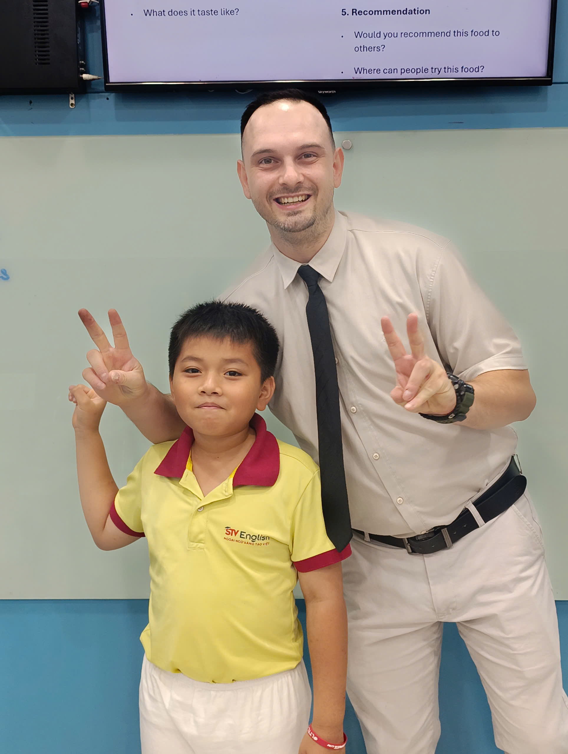Con yêu thích học ngoại ngữ